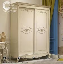 Model lemari pakaian minimalis modern mengusung konsep swing buka tutup, yakni dengan menerapkan pintu geser ataupun dorong (sliding door). 30 Desain Lemari Pakaian 2 Pintu Minimalis Terbaru 2021 Rumahpedia
