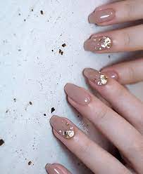 Las uñas cortas a menudo se consideran más prácticas, pero no siempre hay muchos diseños para escojer. 110 Short Acrylic Nail Design Ideas Click Here For Larger Image Pink Nails Golden Nails Nail J Unas Sencillas Y Bonitas Manicura De Unas Unas De Gel Bonitas