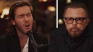 Benjamins panik när han ser vilka som knackar på dörren