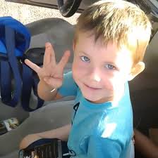 I've been fingerboarding for a week, these are my first attempts, since I'm  a beginner, so I only had access to Tech Deck, so I'm trying that. I  welcome opinions and advice.