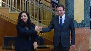 Vjosa osmani, 38 de ani, cea mai populară personalitate politică din kosovo, a obţinut 71 de voturi din partea celor 82 de deputaţi prezenţi, mai mult decât cvorumul necesar, potrivit numărătorii oficiale, relatează agerpres. Kosove Albin Kurti E Vjosa Osmani Se Bashku Ne Zgjedhjet E 14 Shkurtit Shkupilajm Com