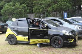 Modifikasi toyota innova terbaru yang menggunakan konsep reborn, elegan, offroad dan juga simple cocok yang pasti untuk biaya modifikasi innova reborn ini cukup mahal. Avanza Modif Offroad
