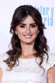 Penelope shared some images from her upcoming film, official competition, a spanish comedy which shows a different side to the. Penelope Cruz Steckbrief Bilder Und News Gmx At