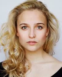 Melanie Feeney (@MellyMunse)