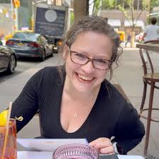 Daisy Mansfield's Instagram, Twitter & Facebook