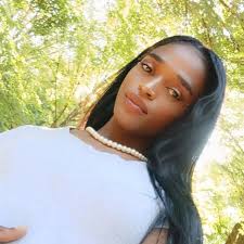 She chose the right path and followed the moon 🌙