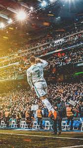 Kepergian ramos ini menyisakan lubang besar di lini pertahanan madrid. Cristiano Ronaldo Real Madrid 4k 720x1280 Wallpaper Teahub Io
