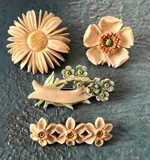 brooch lot