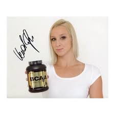 Verrasztó evelyn keményen bekommentelt a nemzeti sportnak. Signed Autograph Verraszto Evelyn All Autographes Com