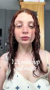 Tutorial de maquillaje al estilo Y2K