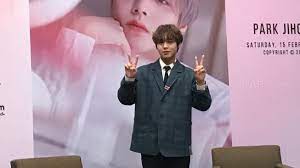 He aspires to be the king of the whole tower. Kekhawatiran Park Ji Hoon Bintangi Drama Love Revolution