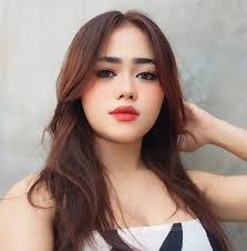 Abigail Weller's Instagram, Twitter & Facebook