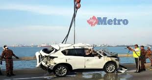 Beli di sini sekarang juga! Breaking Suv In Penang Bridge Crash Finally Recovered Victim S Body Found In Driver S Seat World Of Buzz