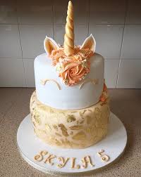 Easy unicorn cake tutorial with a shiny gold unicorn horn, piped buttercream hair and easy sparkly eyes! 15 Captivating Unicorn Birthday Cakes Find Your Cake Inspiration