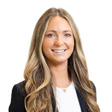 Miranda Woodward's Instagram, Twitter & Facebook