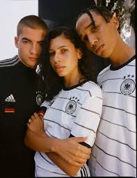 Foot maillot pas cher domicile manches longues gardien allemagne 2020 rouge. Les Maillots De L Allemagne Pour L Euro 2020 Devoiles Par Adidas