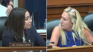 Johnson chỉ trích phiên điều trần ồn ào của Quốc hội do bình luận về 'lông mi giả' của Marjorie Taylor Greene - ABC News