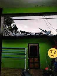 Kapolda lampung kunker ke polres kabupaten way kanan. Way Kanan Lampung Diterpa Hujan Es Beberapa Rumah Warga Rusak Kumparan Com