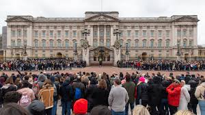 It is the london residence of her majesty the queen and is one of only a few working royal palaces left in the world. No More Changing Of The Guard At Buckingham Palace Until Further Notice London Itv News