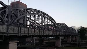 The hackerbrücke is a road bridge across the main railway line in munich immediately west of the town's central station. Romantic Date At Hackerbrucke Deutschkurs Blog Munchen
