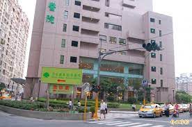 富貴角(aqi=42) 陽明(aqi=41) 萬里(aqi=44) 士林(aqi=53) 林口(aqi=44) 三重(aqi=50) 菜寮(aqi=54) 汐止(aqi=56) 中山(aqi=55) 大園(aqi=48) 松山(aqi=51) 萬華(aqi=48) 新莊(aqi=56) 古亭(aqi=41) 永和(aqi=43) 板橋(. Fzeiufljh3wq2m