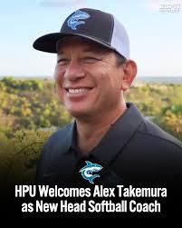 ICYMI: Former University of Hawai'i WR Chad Owens was honored and inducted  into the CFL Hall of Fame this past Saturday. Owens played for the Rainbow  Warriors from 2001 to 2004, amassing