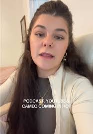 Kelly Simpkins's Instagram, Twitter & Facebook