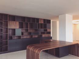Ceviz Kaplama Ofis Masasi Ve Kutuphane In 2020 Interior Design Walnut Veneer Office Desk