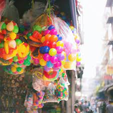 タイのバンコクいつきてもどこかお祭りをやっているような活気ある雰囲気で楽しいところです d タイ バンコクライフ バンコク暮らし バンコク バンコク旅行 屋台 photography 海外 trip おもちゃ お祭り 夏祭り 懐かしい tirakit stage design design