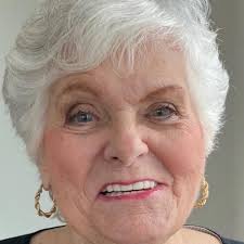 Janet Akers's Instagram, Twitter & Facebook