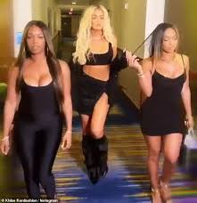 Klotok jamaah haul ke 15 / warning truk dilarang b. Khloe Kardashian Flashes Her Abs As She Struts Her Stuff With Malika And Khadijah Haqq Daily Mail Online