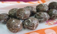Psst Voici La Recette Secrete Des Petits Trous De Beigne Au Chocolat Style Tim Hortons Chocolate Glazed Donuts Dunkin Donuts Chocolate Glaze