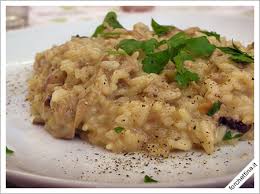 Cuocere l'orzo per 20 minuti, quindi scolare conservando l'acqua di cottura. Orzotto Con Funghi E Salsiccia