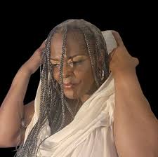 What are cost-effective ways to create privacy for a long hedge?