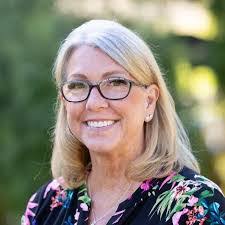 Rosa Leavitt's Instagram, Twitter & Facebook