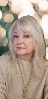 👏 Reminder: You don't have to cut your hair at a certain age. There are no  rules! Do what you want, be yourself, and have fun with it! 📹 :  @maryamremias