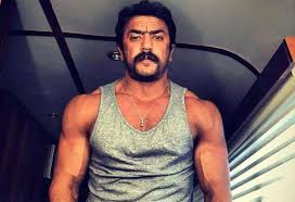 وبسبب منشورات أحمد العوضي وشقيق الفنانة ياسمين عبد العزيز توقع الجمهور إصابتها بفيروس كورونا ودخولها المستشفى، والبعض الآخر توقع اجرائها عملية اجهاض بعدما كان قد تردد حملها في الفترة. Ø¨Ø§Ù„ØµÙˆØ± Ø£Ø­Ù…Ø¯ Ø§Ù„Ø¹ÙˆØ¶ÙŠ ÙŠØ¹ØªØ°Ø± Ù…Ù† Ø®Ø·ÙŠØ¨ØªÙ‡ Ø§Ù„Ø³Ø§Ø¨Ù‚Ø© Ø¨Ø¹Ø¯ Ù†Ø´Ø± ØµÙˆØ±ØªÙ‡Ø§ Ø¨ÙØ³ØªØ§Ù† Ù…ÙƒØ´ÙˆÙ Ù…Ø¬Ù„Ø© Ø³ÙŠØ¯ØªÙŠ