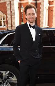The official tom hiddleston facebook fanpage. Bafta 2021 Film Awards Tom Hiddleston Looks Dapper In A Sharp Suit And Bowtie On The Red Carpet Aktuelle Boulevard Nachrichten Und Fotogalerien Zu Stars Sternchen