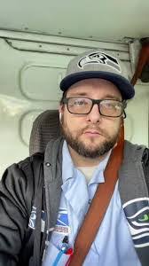 Aaron Seelye's Instagram, Twitter & Facebook