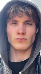 Videoclipuri postate de Gerald (@gerald_the_third_) cu som original