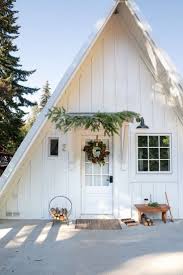 50 Attractive Modern Farmhouse Home Exterior Design Ideas Page 28 Of 51 Farida Decor Maisons Exterieures Maison Triangulaire Decoration Chalet