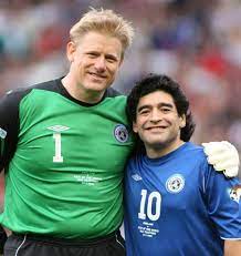 Шмейхель петер / peter schmeichel. Peter Schmeichel On Twitter Deeply Saddened To Hear About The Passing Of Diego Maradona A Sad Sad Day For The Football World The Best Player I Ever Saw And Played Against Rip