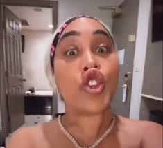 SL Baddie Dem bad oo, so Aminata na for tie u Orja if not biologically den  go pull Michael A. Sesay na u hand. Follow Kerran Alphious Kerrish