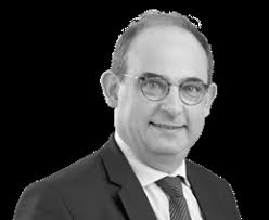 & OPTI- MISM CONFI- DENCE & REA- LISME SOLI- DARITY & MUTUA- LISME COMMIT-  MENT