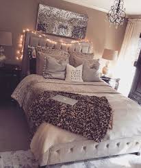 Adding a window seat is another great way to turn a teen's bedroom into a hangout. P I N T E R E S T Wavykiara Bedroom Inspirations Home Bedroom Apartment Decor