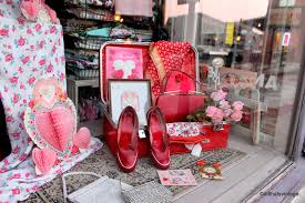 In addition to creating a centrepiece to your window display, the shelves can be used to effectively display retail items and will look great from the outside as well as inside of. 100 Valentine S Day Window Display Ideas Designs Zen Merchandiser