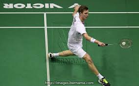 For the badminton rackets, a player can choose between the two types of rackets according to size: Bernama A Twitter Pemain Nombor Satu Dunia Viktor Axelsen Dari Denmark Mara Ke Pusingan Kedua Kejohanan Badminton Terbuka Malaysia Celcom Axiata 2018 Selepas Menewaskan Pemain Thailand Khosit Phetpradab Https T Co 93oj4dezqt