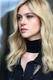 Champagne blonde isn't as striking as platinum blonde, but that does not mean you pump it up a bit and turn it into an edgy hairstyle. Champagne Blonde Hair Inspiration Gallery For This Bubbly New Trend