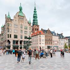 Oficialmente, el reino de dinamarca (en danés, kongeriget danmark, danmarks rige). Stroget E Um Dos Principais Pontos Turisticos De Copenhague Capital Da Dinamarca O Lugar E Considerado Como O Cent Copenhagen Denmark Copenhagen Denmark