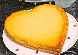 Kuchen bei leicht geöffneter ofentür im ofen abkühlen lassen und über nacht kalt stellen. Kasekuchen In Herzform Ein Herz Und Eine Seele Kuchenrezepte Mit Eierlikor Verpoorten